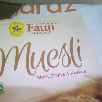 cereals muesli fruit nuts